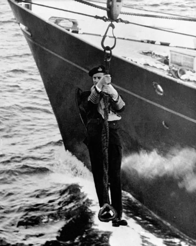 El duque de Edimburgo en su papel en la marina Crédito  PA