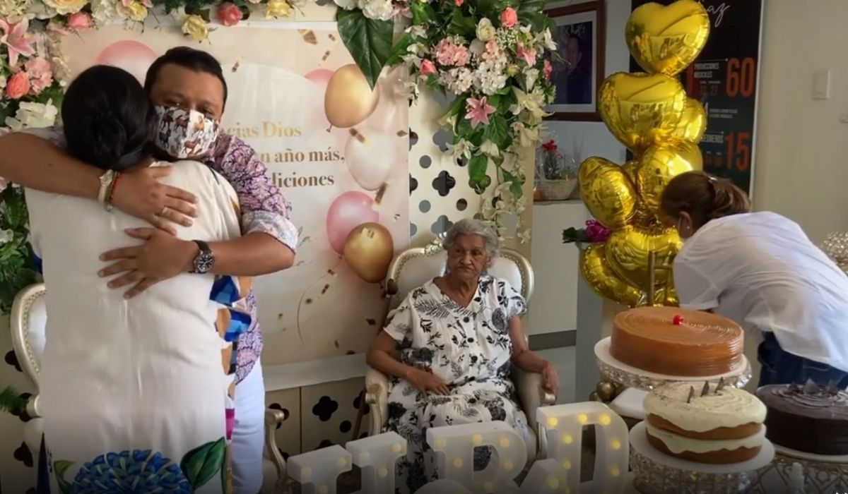 Rafael Santos felicitó a Mamá Vila