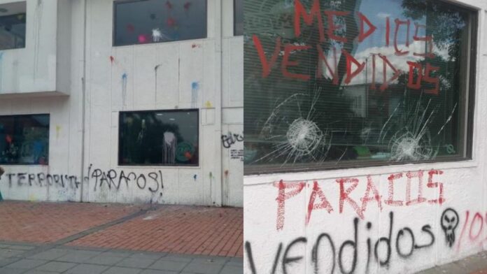 Atacan a piedras sede de RCN Radio en Bogotá