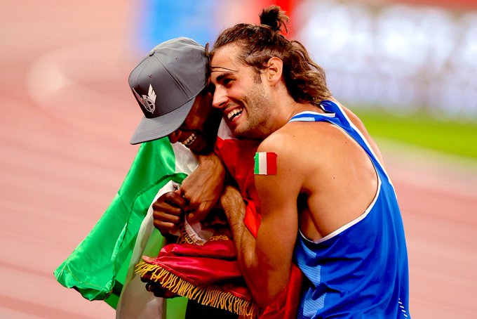 Abrazo entre Gianmarco Tamberi (Italia) y Mutaz Essa Barshim (Catar) quedará en la memoria como uno de los momentos más relevantes de los Juegos Olímpicos