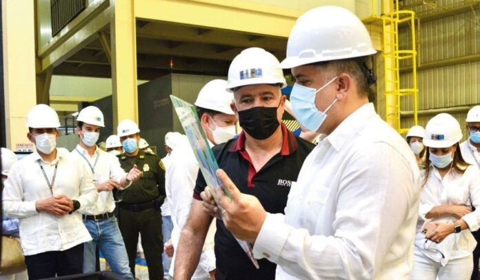 Iván Duque visita la fábrica de Christian Daes en Barranquilla