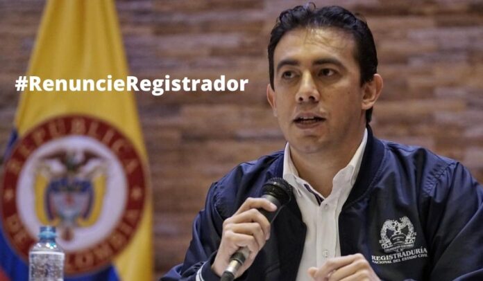 Colombianos exigen renuncia del registrador Vega