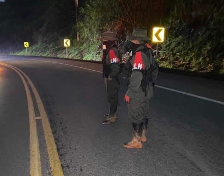ELN camina por las carreteras de Colombia cuando hay drones, equipos satelitales e inteligencia militar