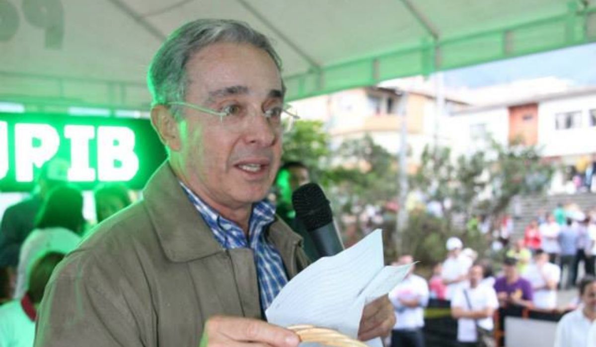 Álvaro Uribe Vélez seguirá imputado en ratificación de la Corte Constitucional
