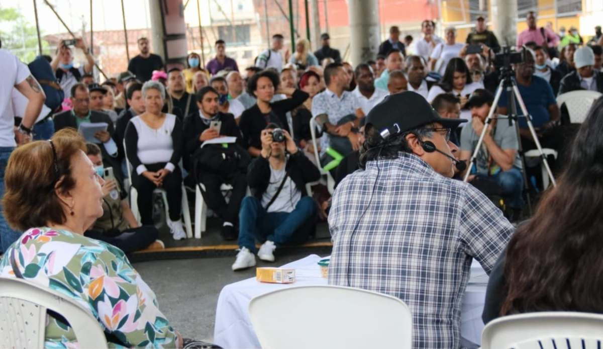 Cientos de personas asistieron a 'Petro Escucha' en Manrique
