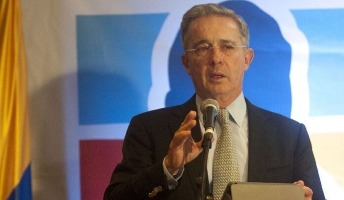 El millonario esquema de seguridad de Álvaro Uribe Vélez