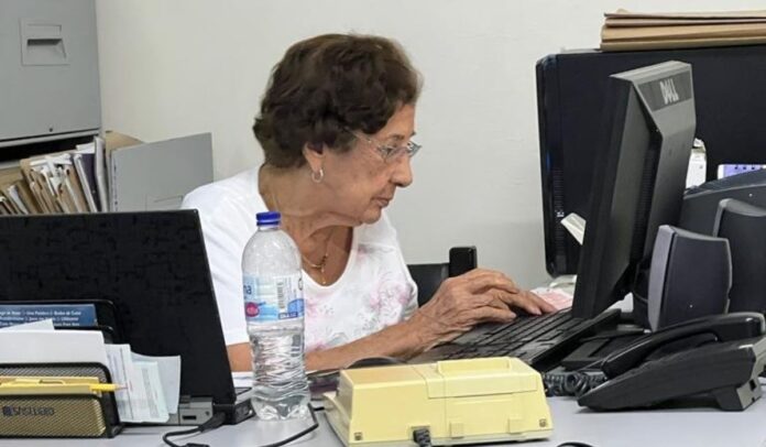 La anciana que es tendencia en Twitter