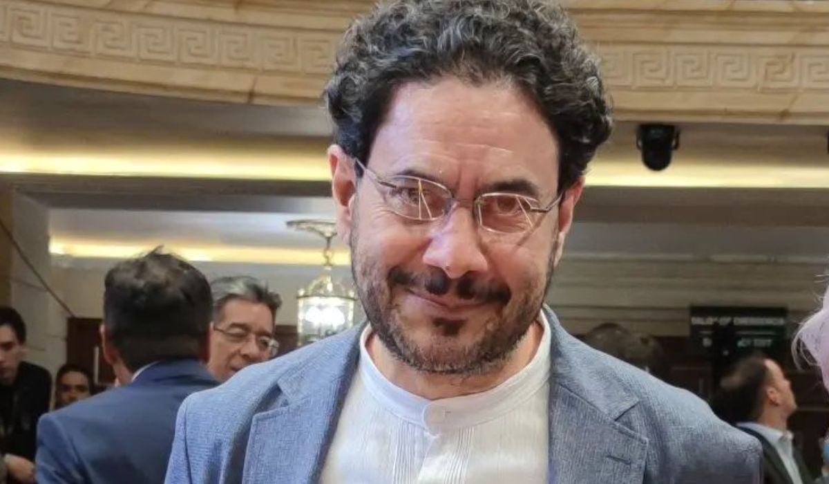 Iván Cepeda busca reducir vacaciones y salarios del Congreso junto a otros compañeros