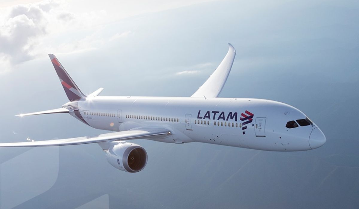 LATAM cuenta con una flota de aviones Boeing 767, 777, 787, Airbus A321, A320, A320neo y A319