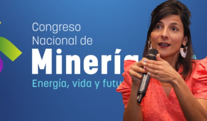 La ministra de Minas Irene Vélez en la cuerda floja