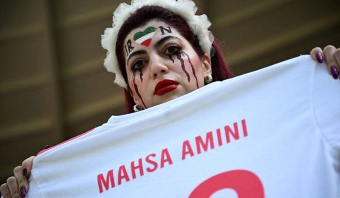 Aficionados iraníes protestan contra el Gobierno en las gradas del Mundial 2022