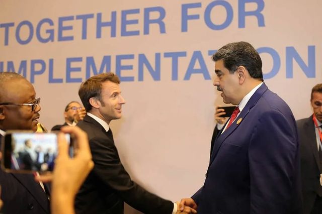 Durante la cumbre en Egipto, el presidente de Venezuela logró verse con Macron, Kerry y Petro.