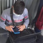 Este hombre utilizó su computadora y celular en Transmilenio