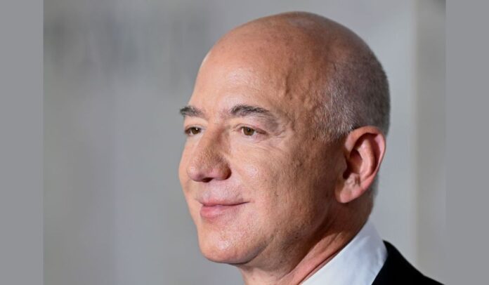 Jeff Bezos tiene algunas ideas sobre el gasto de los consumidores en este momento