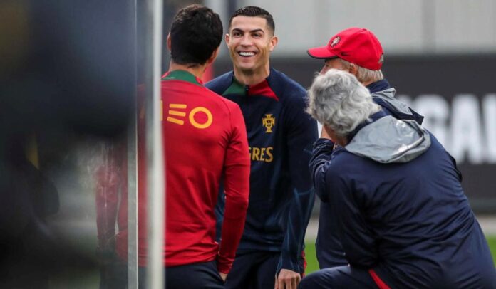 Ronaldo en el entrenamiento de la selección conversación y muchas sonrisas en el campo