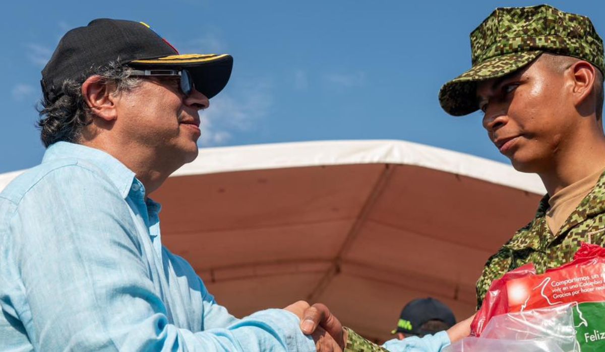 El presidente Gustavo Petro anuncia aumento en subsidios de vivienda para la fuerza pública