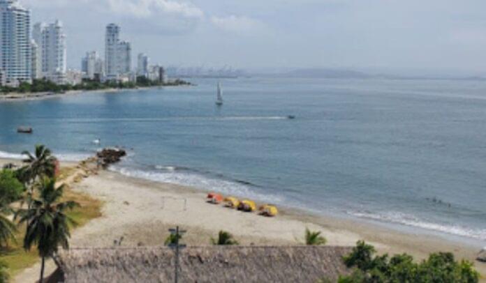 La playa se ubica en plena zona turística de Cartagena
