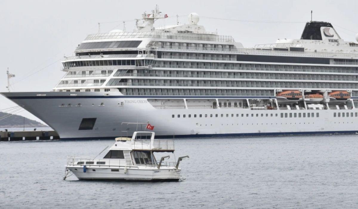 Los pasajeros mareados han estado atrapados a bordo del Viking Orion durante cinco días