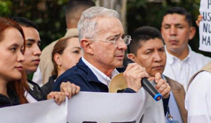 Álvaro Uribe apunta a las elecciones de octubre.