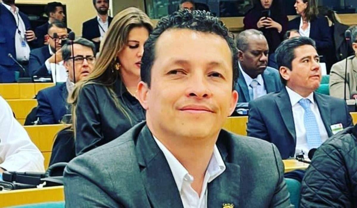 El congresista Alejandro Toro estaba investigando los lotes de la SAE.