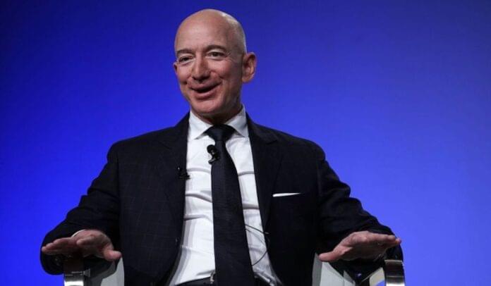 El fundador de Amazon, Jeff Bezos, cambió el nombre de su empresa poco después de fundarla en un garaje