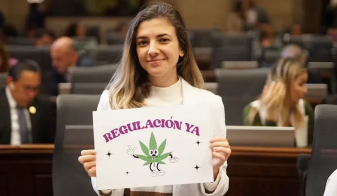 La revelación de la congresista se dio durante una audiencia pública sobre el Cannabis.