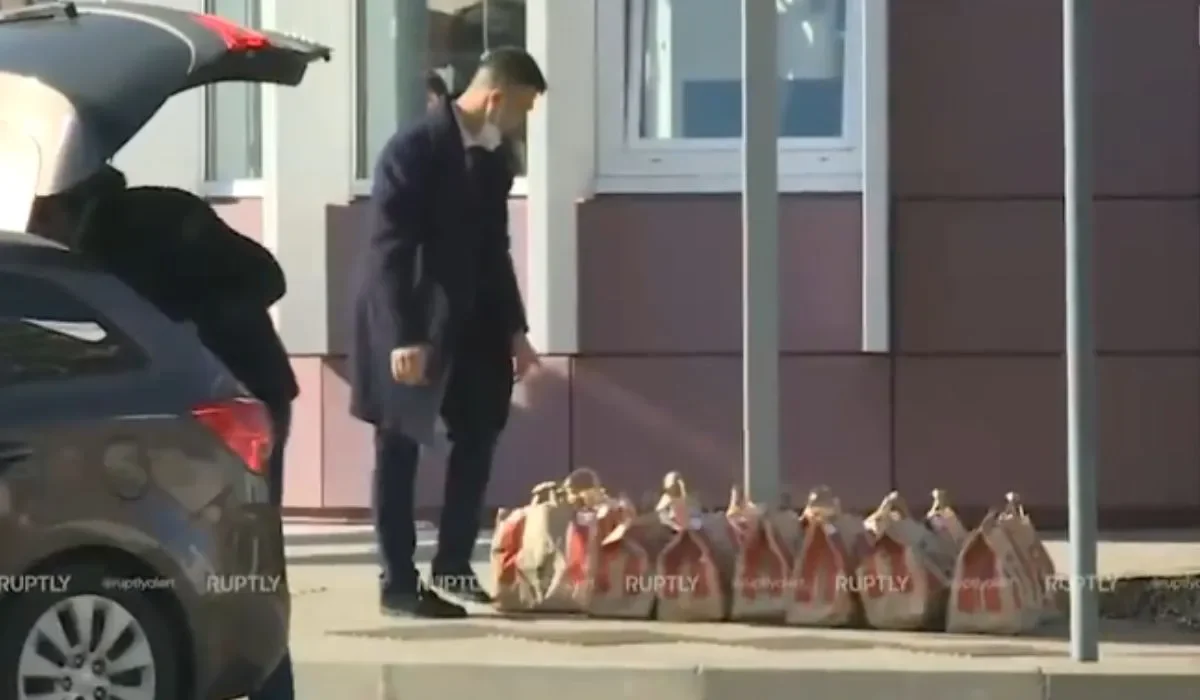 Enorme pedido de KFC entregado a hotel delegación china en Rusia