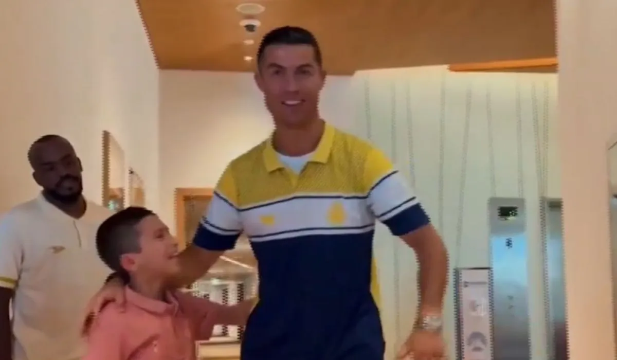 Un niño enfermo saudí cumple su deseo de conocer a Cristiano Ronaldo