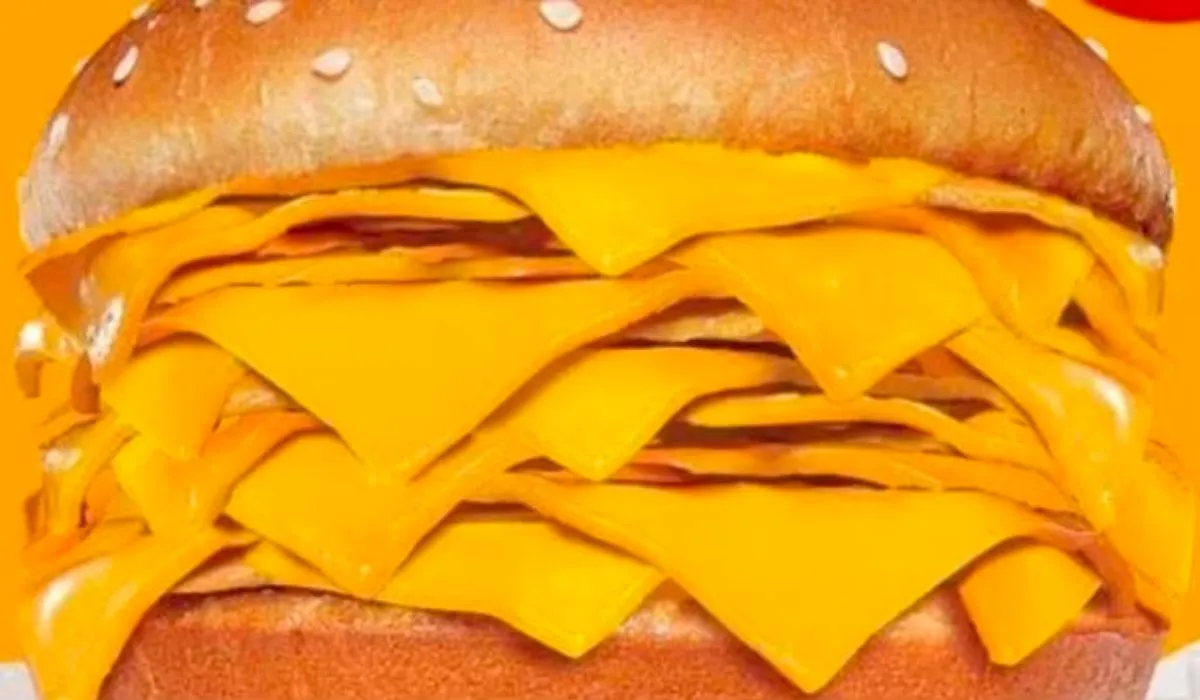 Burger King de Tailandia ha creado una verdadera hamburguesa con queso con 20 rebanadas de queso