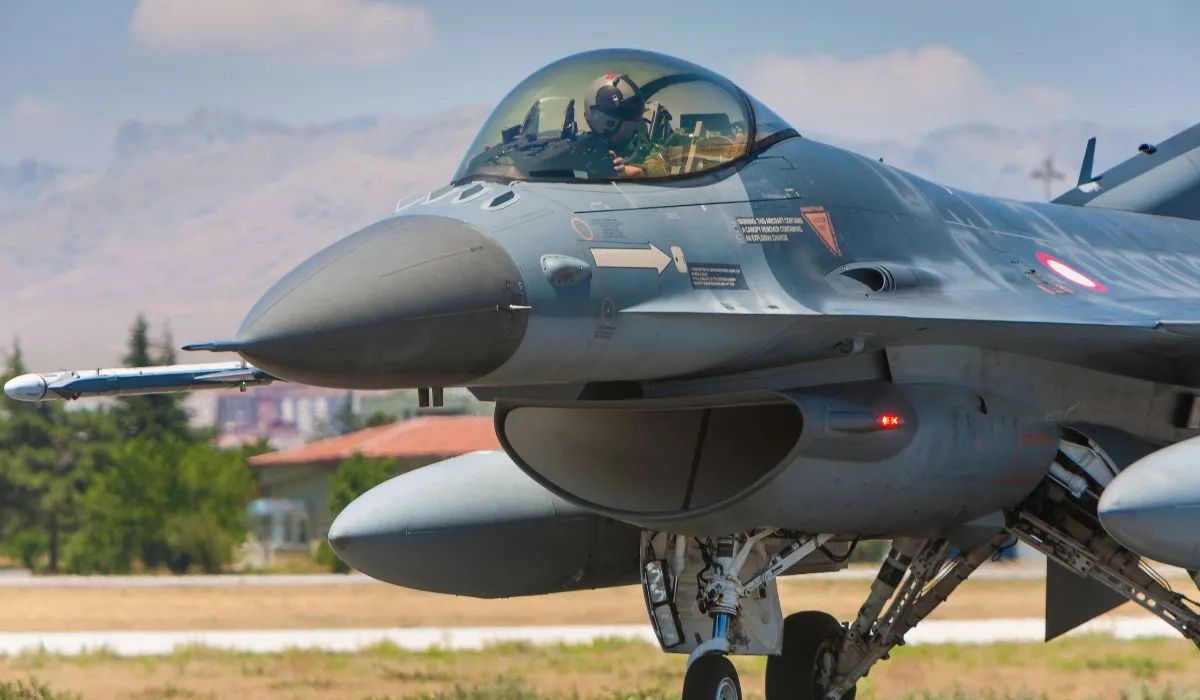 Estados Unidos despeja todas las cubiertas para enviar cazas F-16 desde Holanda y Dinamarca