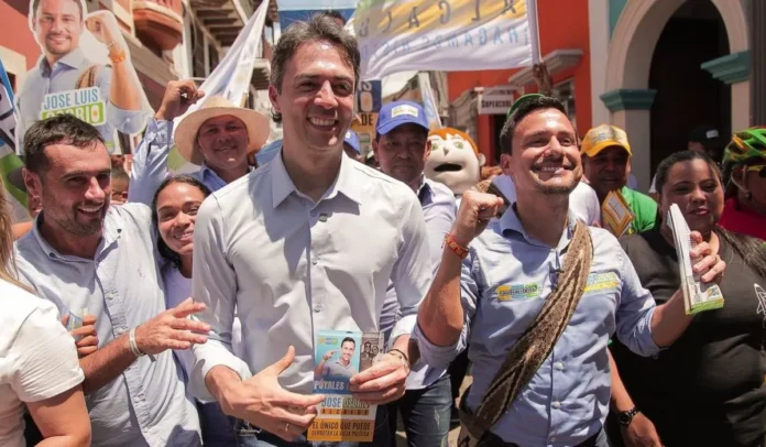 El exalcalde de Medellín estuvo apoyando a los candidatos de su partido, Independientes.