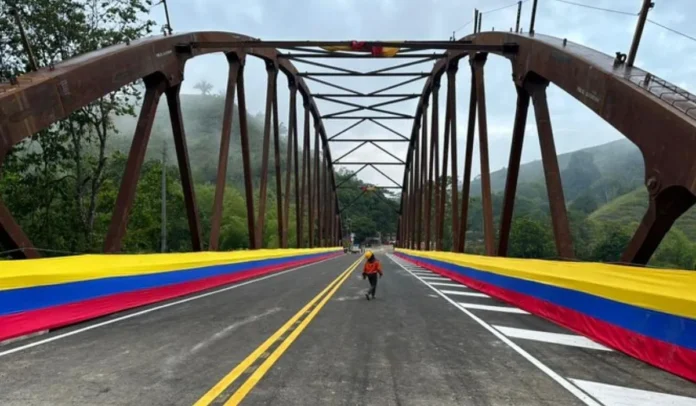 El nuevo puente El Alambrado es clave para conectar las regiones de Quindío y Valle del Cauca.