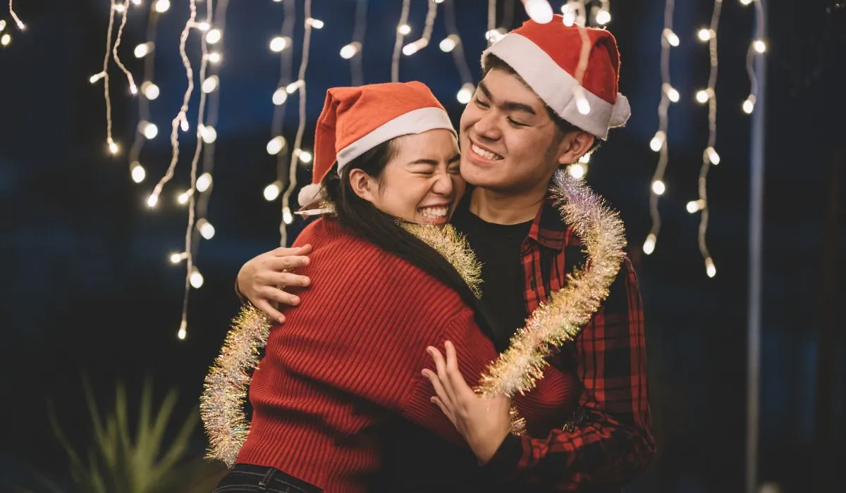 Pareja china celebrando la navidad