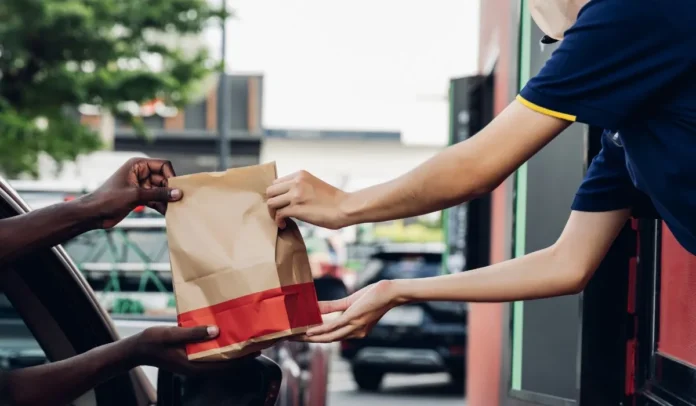 500.000 trabajadores en empresas de comida rápida son adultos que mantienen a sus familias