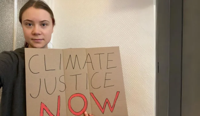 Greta Thunberg con su pancarta ‘Justicia climática ahora’