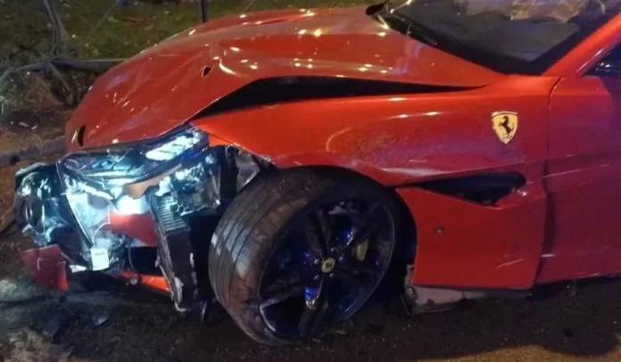 El Ferrari del jugador brasileño queda destruido tras accidente en España