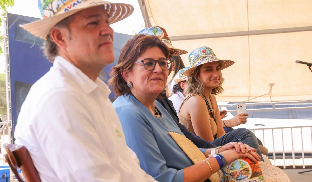 Juan Manuel Rojas (Promigas), María Lorena Gutiérrez (Grupo Aval) y Laura Sarabia.