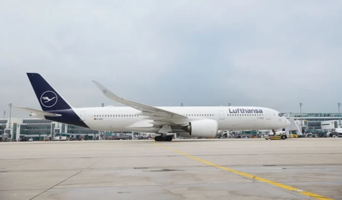 Lufthansa anuncia una 'tasa medioambiental' de hasta 72 euros en los vuelos europeos