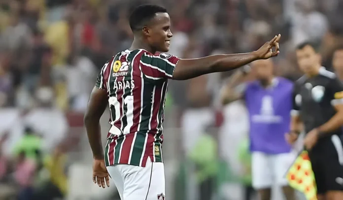 Arias celebrando un gol para Fluminense