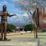 Estatua Diomedes Díaz en La Junta