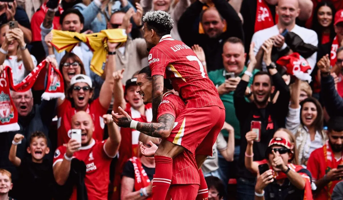 Luis Díaz celebrando el gol de Darwin