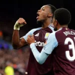 Jhon Durán del Aston Villa celebra su gol