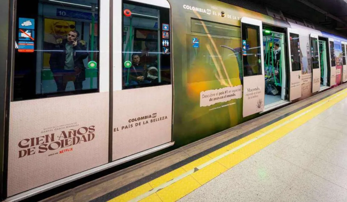 La estación Feria de Madrid se viste con imágenes de Cien Años de Soledad