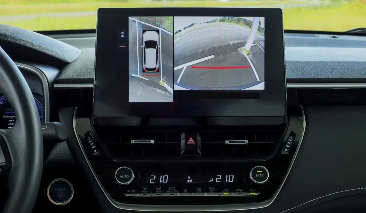La nueva gama Toyota Corolla Cross 2026 ofrece cámaras de 360°