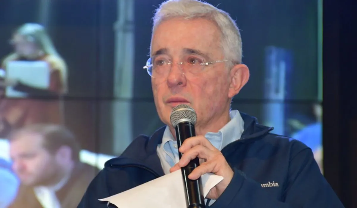 El Tribunal Superior de Bogotá suspendió el juicio contra Álvaro Uribe.