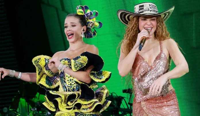 Shakira junto a la reina del Carnaval de Barranquilla Shakira junto a la reina del Carnaval de Barranquilla