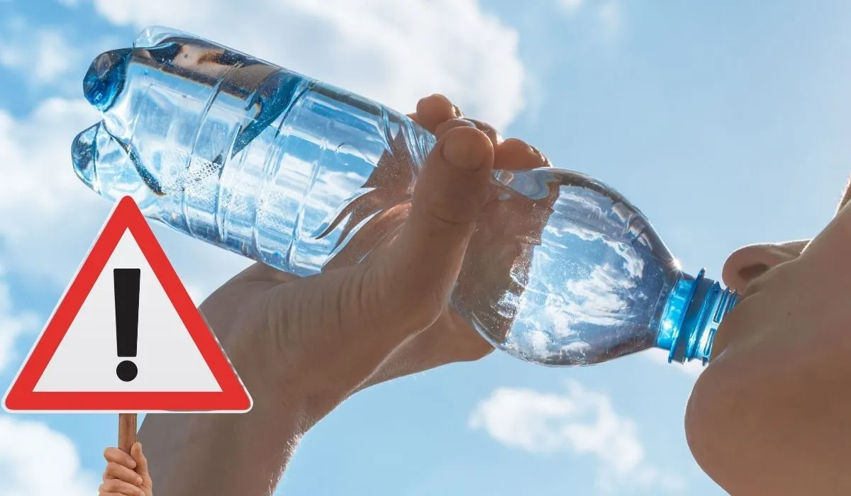 El consumo de agua embotellada en plástico es riesgoso