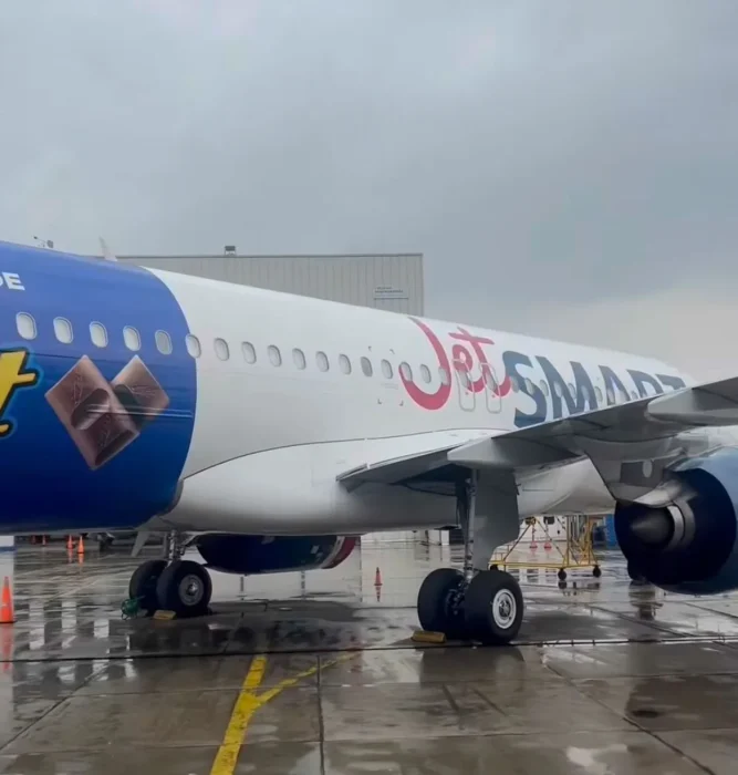 JetSmart y sus aviones con chocolatinas JET