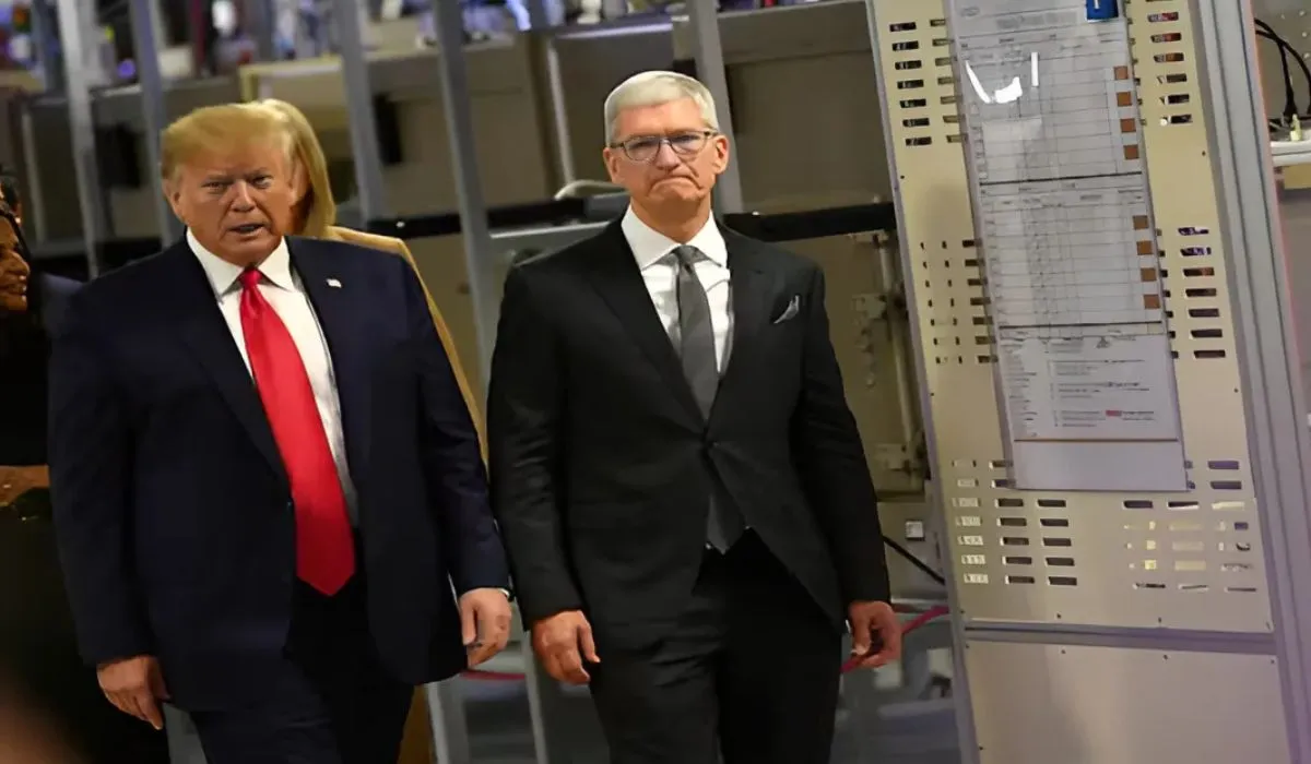 El presidente de Estados Unidos, Donald Trump, y el director ejecutivo de Apple, Tim Cook