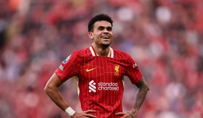Luis Díaz celebra su gol ante Fulham, el segundo que marcó Liverpool en la derrota 3-2 en Londres.